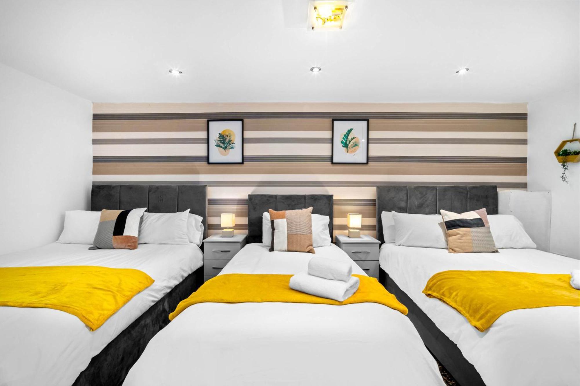 Modern 18 Guest Large In Solihull - Near Nec, Jlr, Hs2 And Bhx * Birmingham