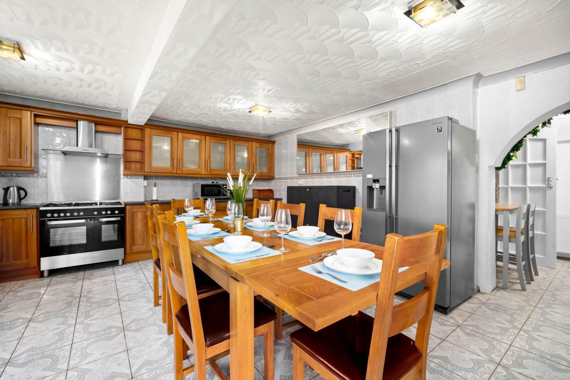 Holiday home Modern 18 Guest Large In Solihull - Near Nec, Jlr, Hs2 And Bhx
