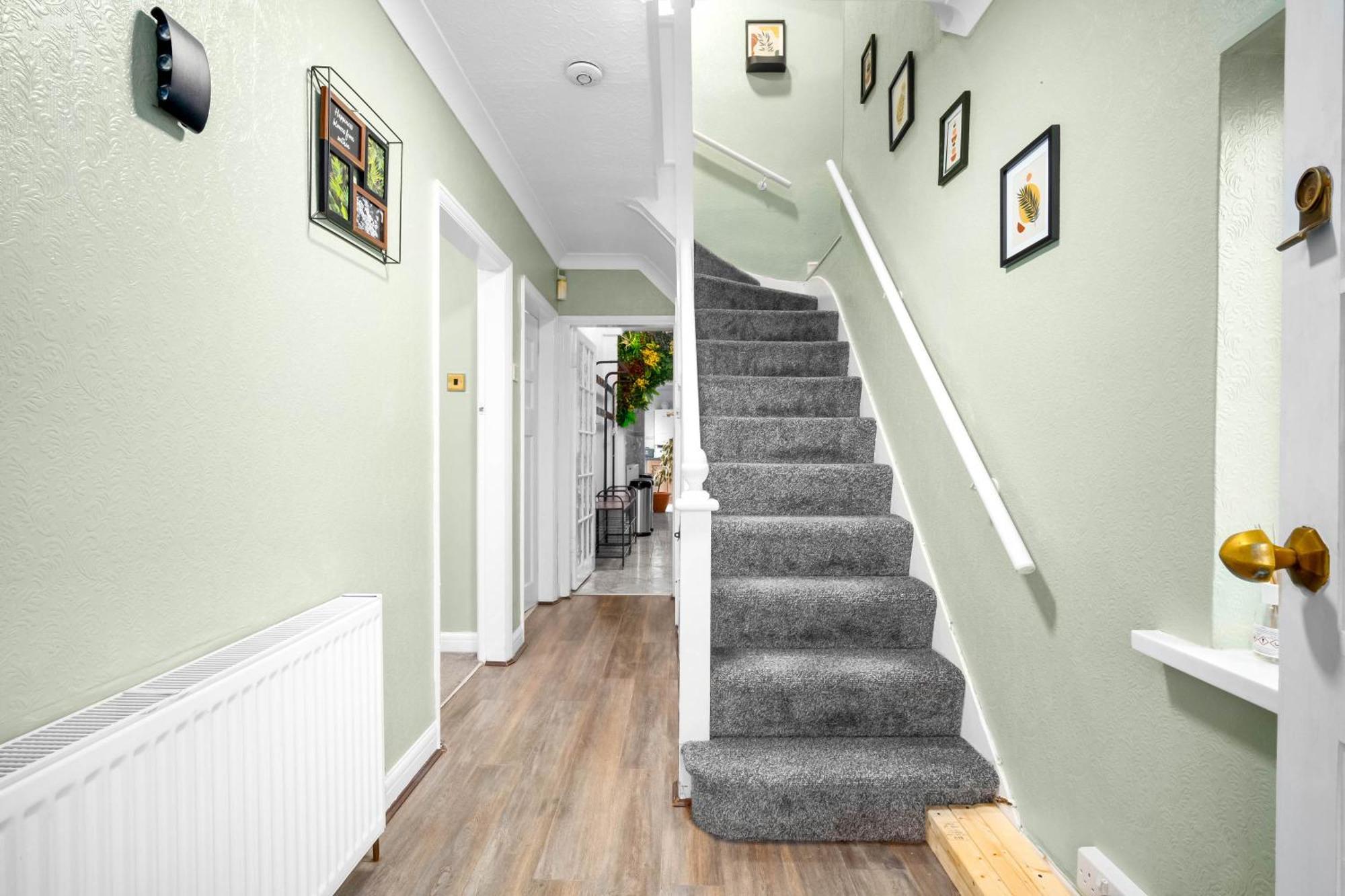 Modern 18 Guest Large In Solihull - Near Nec, Jlr, Hs2 And Bhx Holiday home Birmingham