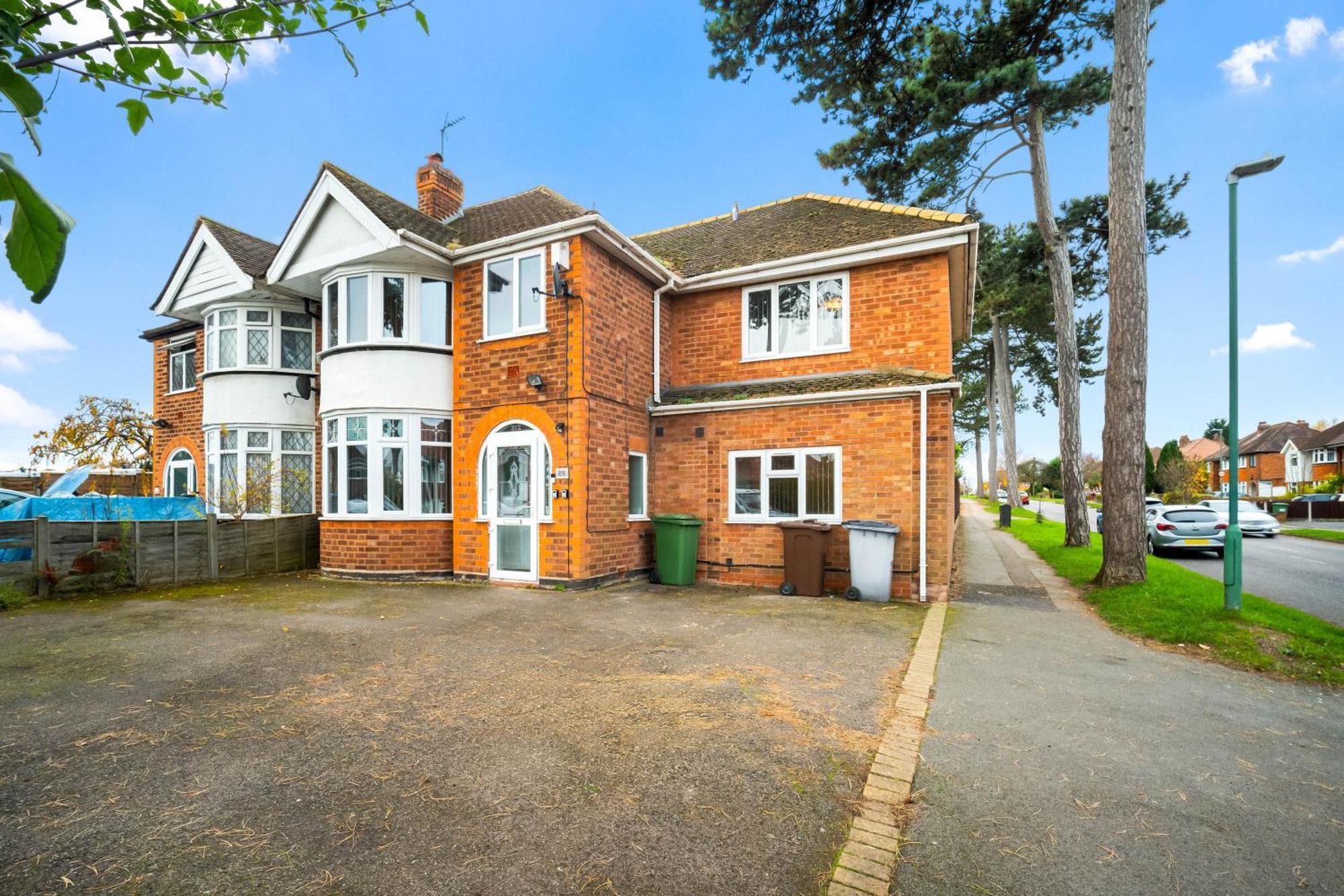 Modern 18 Guest Large In Solihull - Near Nec, Jlr, Hs2 And Bhx Holiday home Birmingham