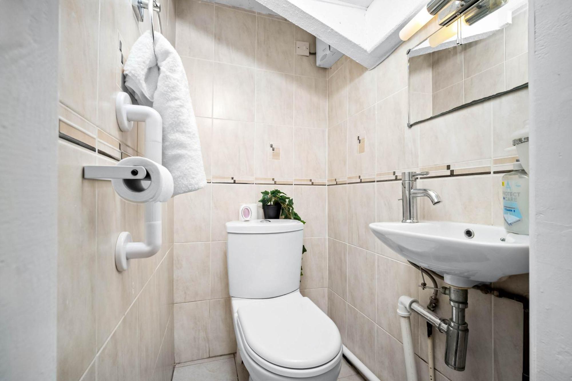 Modern 18 Guest Large In Solihull - Near Nec, Jlr, Hs2 And Bhx *