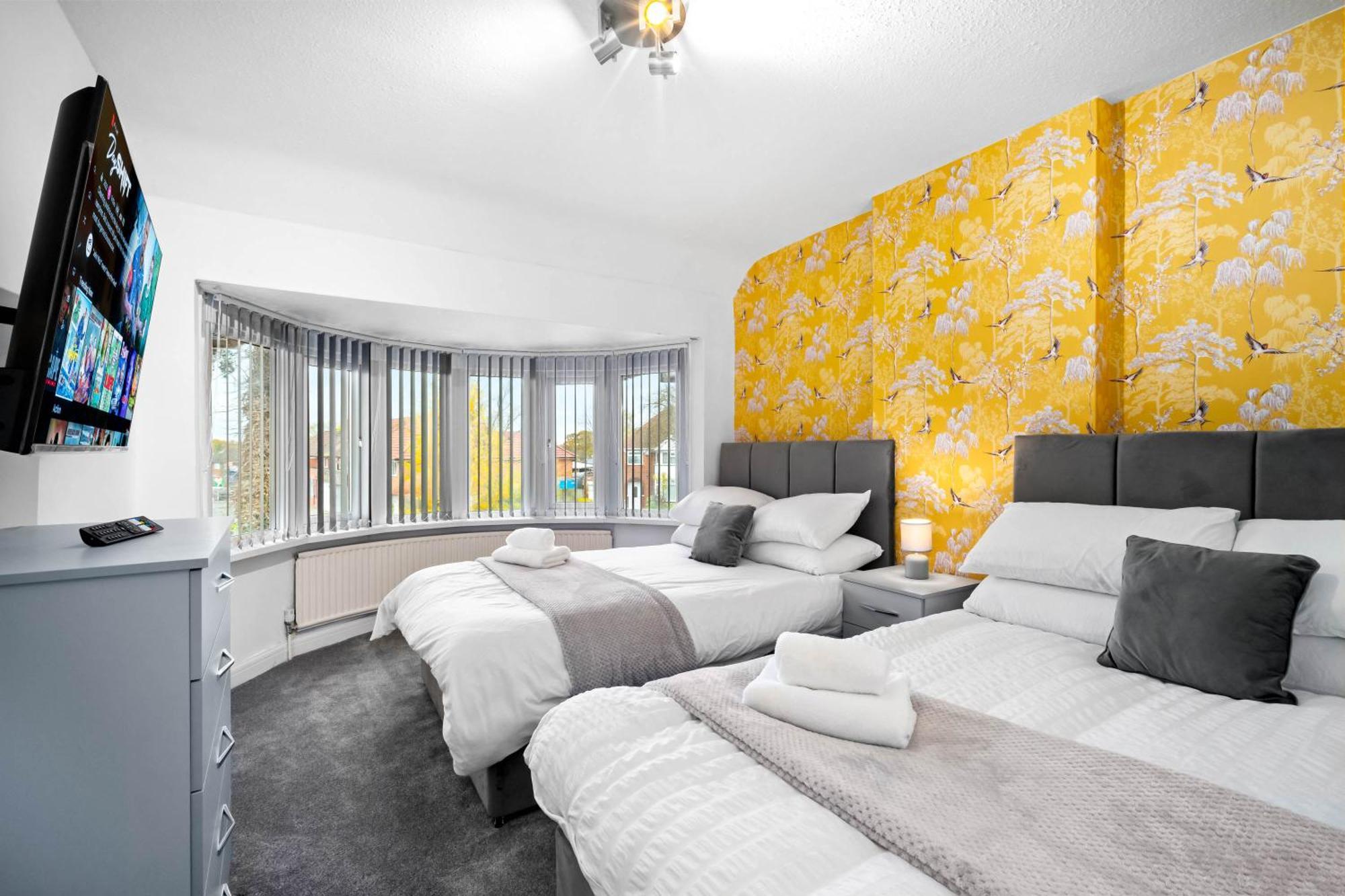 Modern 18 Guest Large In Solihull - Near Nec, Jlr, Hs2 And Bhx Birmingham