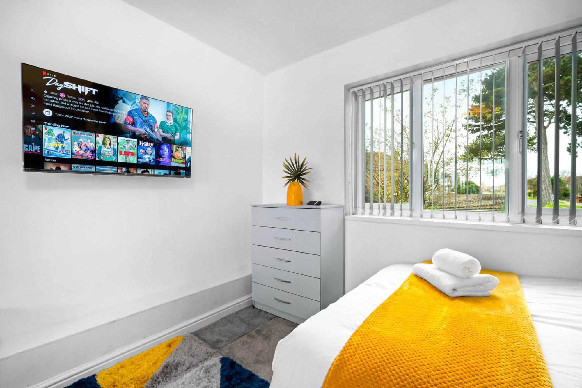 Modern 18 Guest Large In Solihull - Near Nec, Jlr, Hs2 And Bhx Birmingham