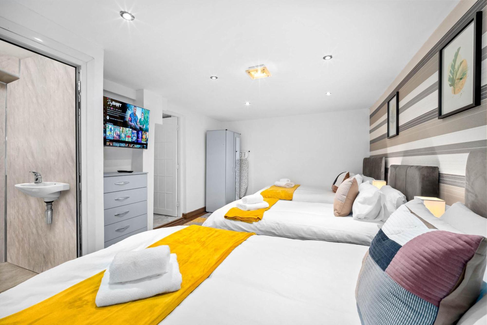 Modern 18 Guest Large In Solihull - Near Nec, Jlr, Hs2 And Bhx
