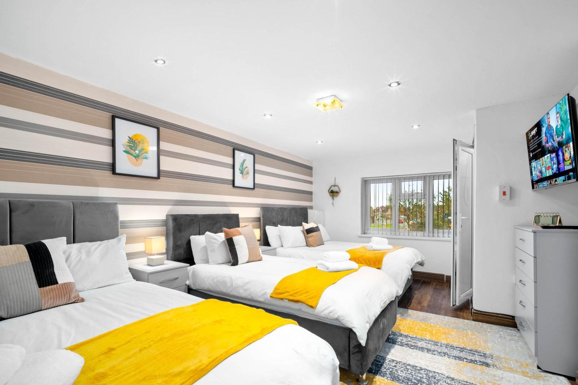 Holiday home Modern 18 Guest Large In Solihull - Near Nec, Jlr, Hs2 And Bhx