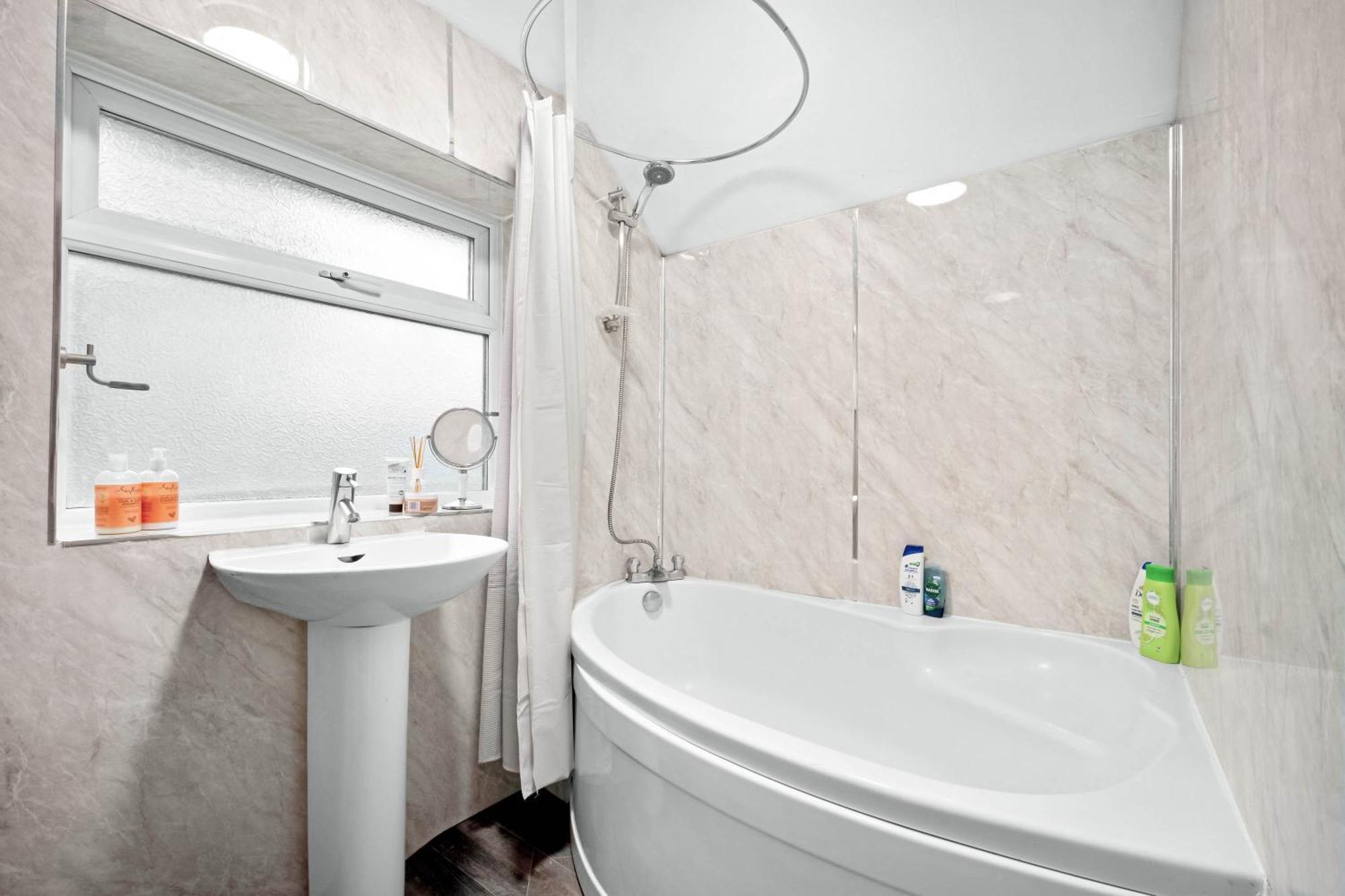 Holiday home Modern 18 Guest Large In Solihull - Near Nec, Jlr, Hs2 And Bhx *